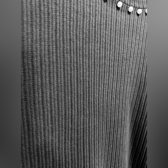 Notations NEW 1X Grey Knit 3/4 Sleeve Pullover Top with Faux Pearl Neckline Plus - Picture 3 of 7